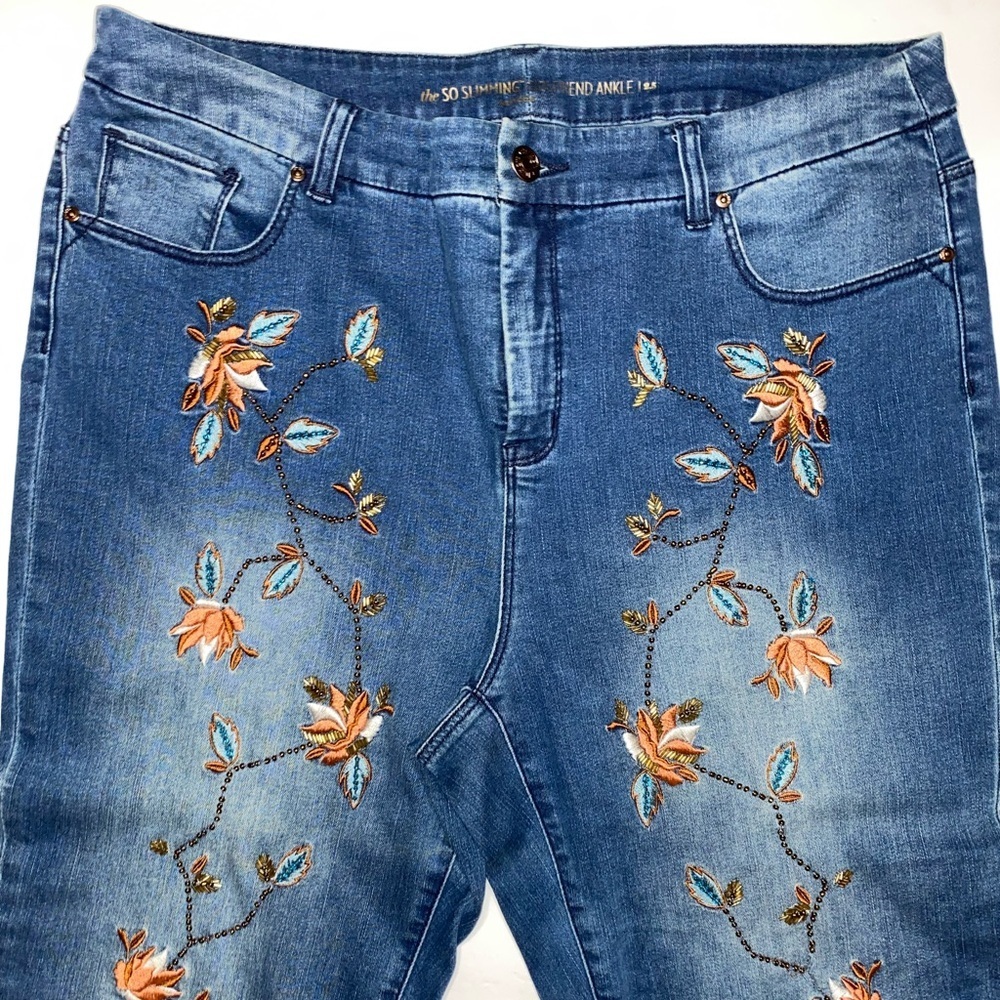 Chico’s So Slimming Floral Embellished Girlfriend Ankle Jeans Size 2.5 (US 14) - Picture 5 of 15